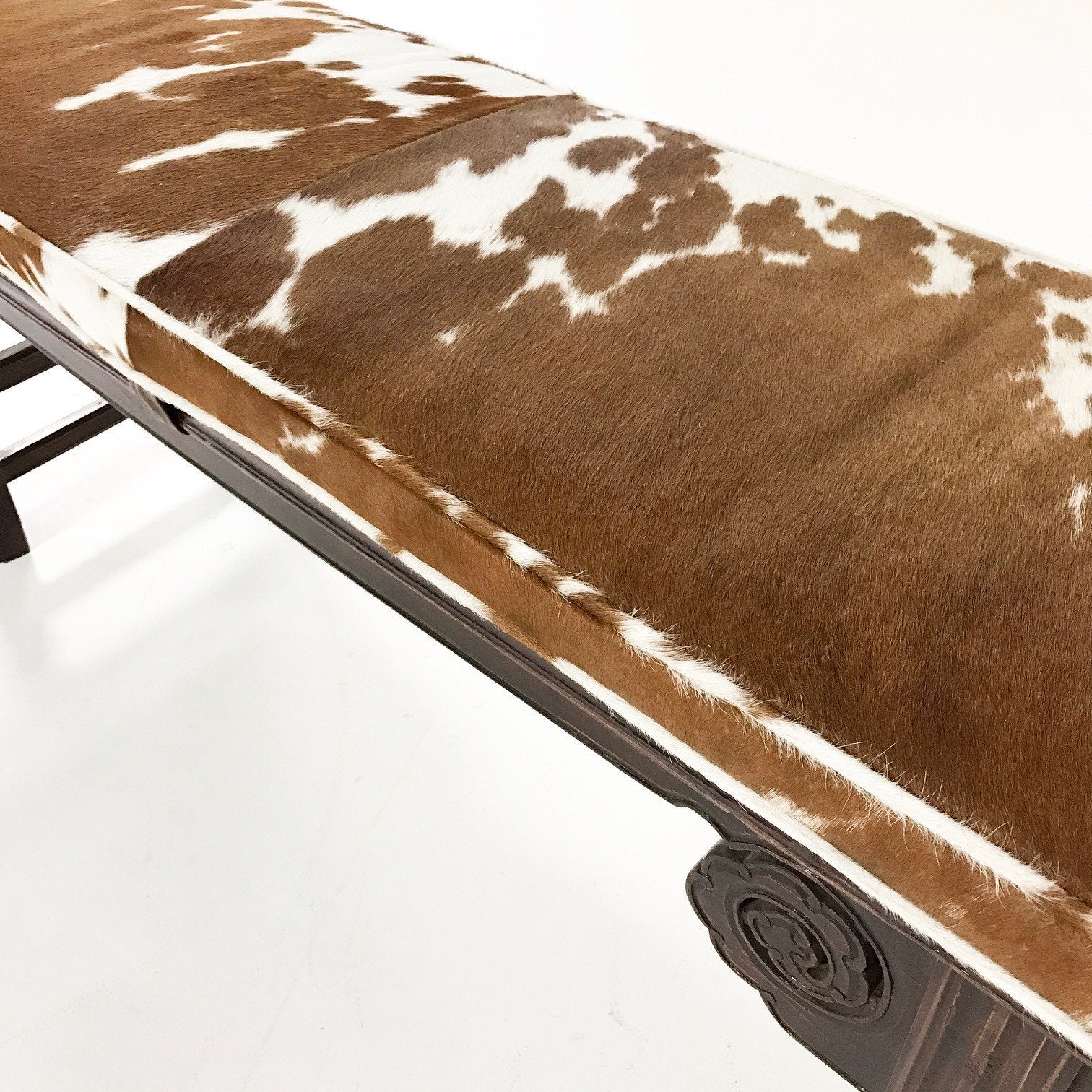 VINTAGE CHINESE BENCH WITH DOUBLE-SIDED CARVING AND BROWN AND WHITE COWHIDE CUSHION NO.19