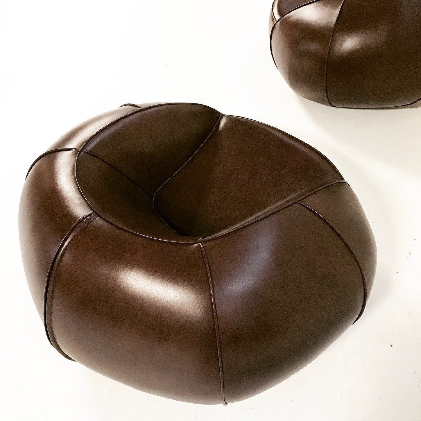 CHAIR 5501 IN SIGNATURE LEATHER