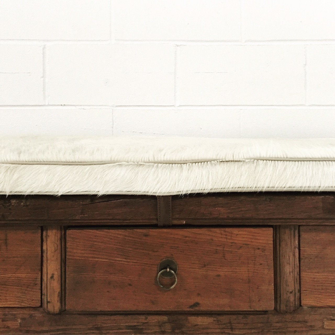 THREE-DRAWER RUSTIC BENCH WITH IVORY COWHIDE CUSHION - NO. 12