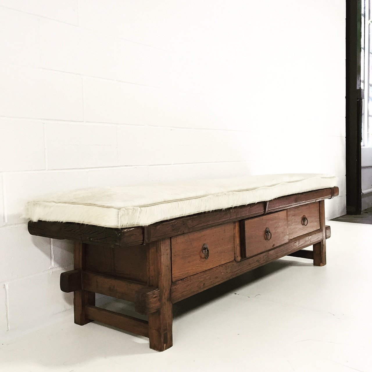 THREE-DRAWER RUSTIC BENCH WITH IVORY COWHIDE CUSHION - NO. 12