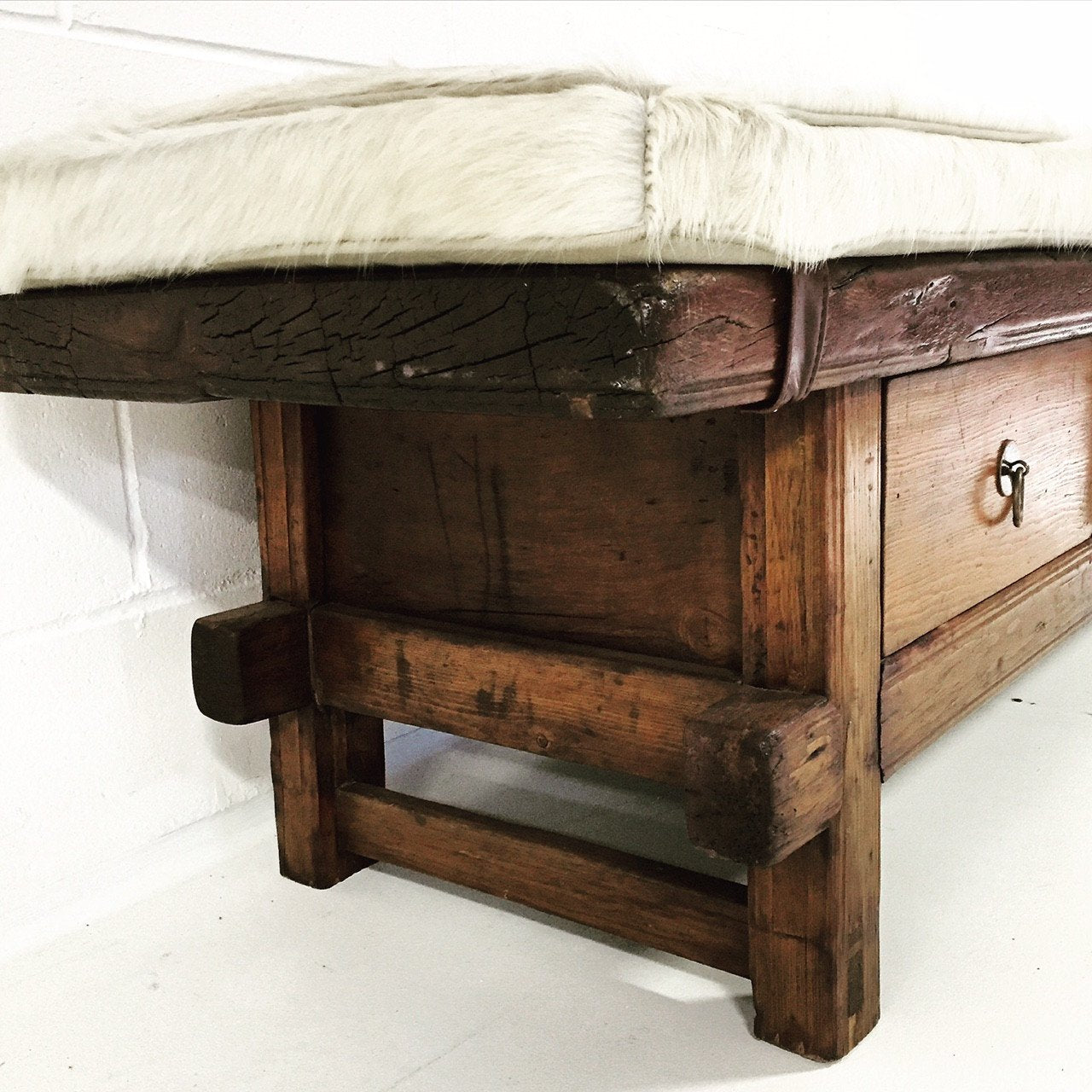 THREE-DRAWER RUSTIC BENCH WITH IVORY COWHIDE CUSHION - NO. 12