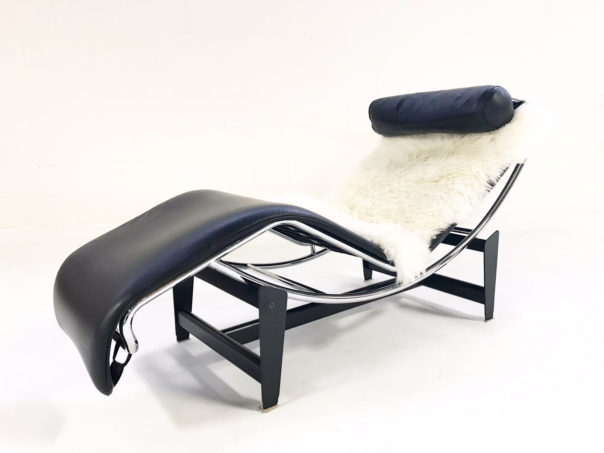 Pierre Jeanneret, Charlotte Perriand, and Le Corbusier for Cassina LC4 Chaise Lounge Chair with Brazilian Sheepskin Throw