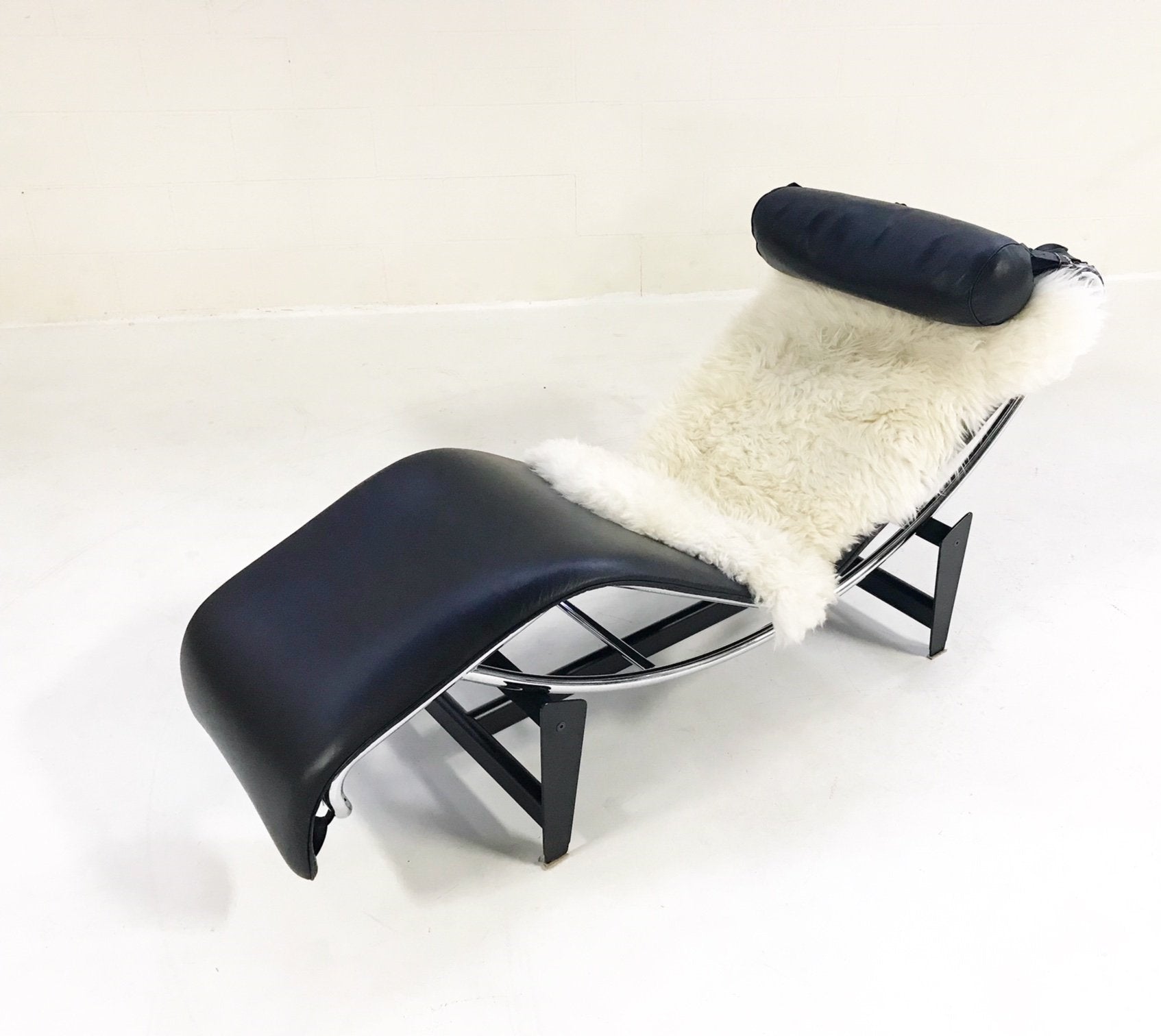 Pierre Jeanneret, Charlotte Perriand, and Le Corbusier for Cassina LC4 Chaise Lounge Chair with Brazilian Sheepskin Throw