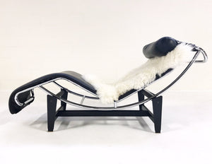 Pierre Jeanneret, Charlotte Perriand, and Le Corbusier for Cassina LC4 Chaise Lounge Chair with Brazilian Sheepskin Throw