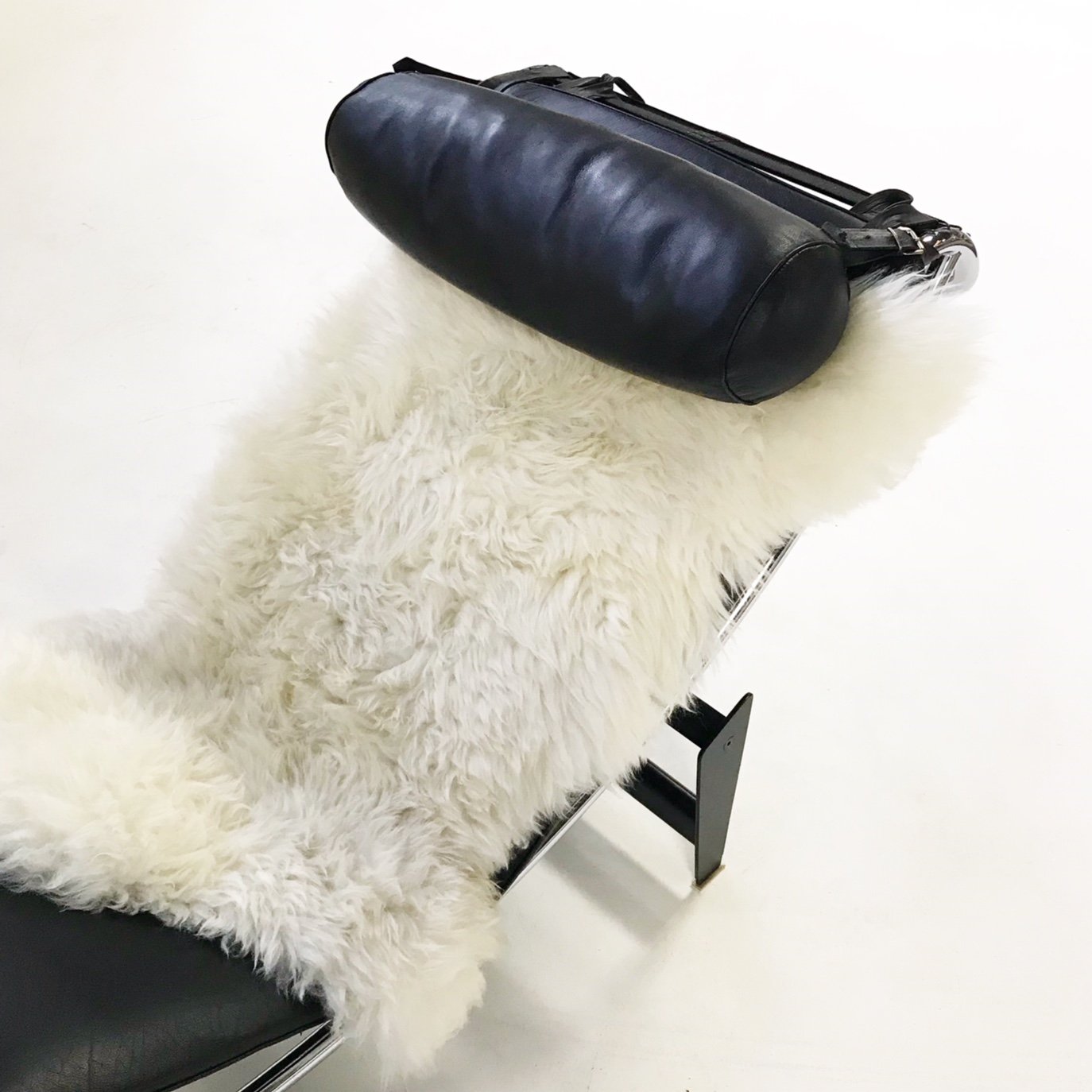 Pierre Jeanneret, Charlotte Perriand, and Le Corbusier for Cassina LC4 Chaise Lounge Chair with Brazilian Sheepskin Throw