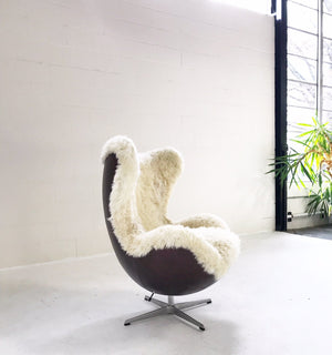 Arne Jacobsen for Fritz Hansen Egg Chair Restored and Reupholstered in Brazilian Sheepskin and Leather