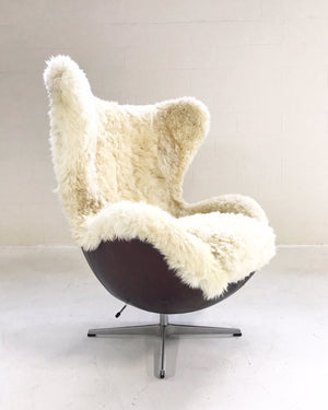 Arne Jacobsen for Fritz Hansen Egg Chair Restored and Reupholstered in Brazilian Sheepskin and Leather