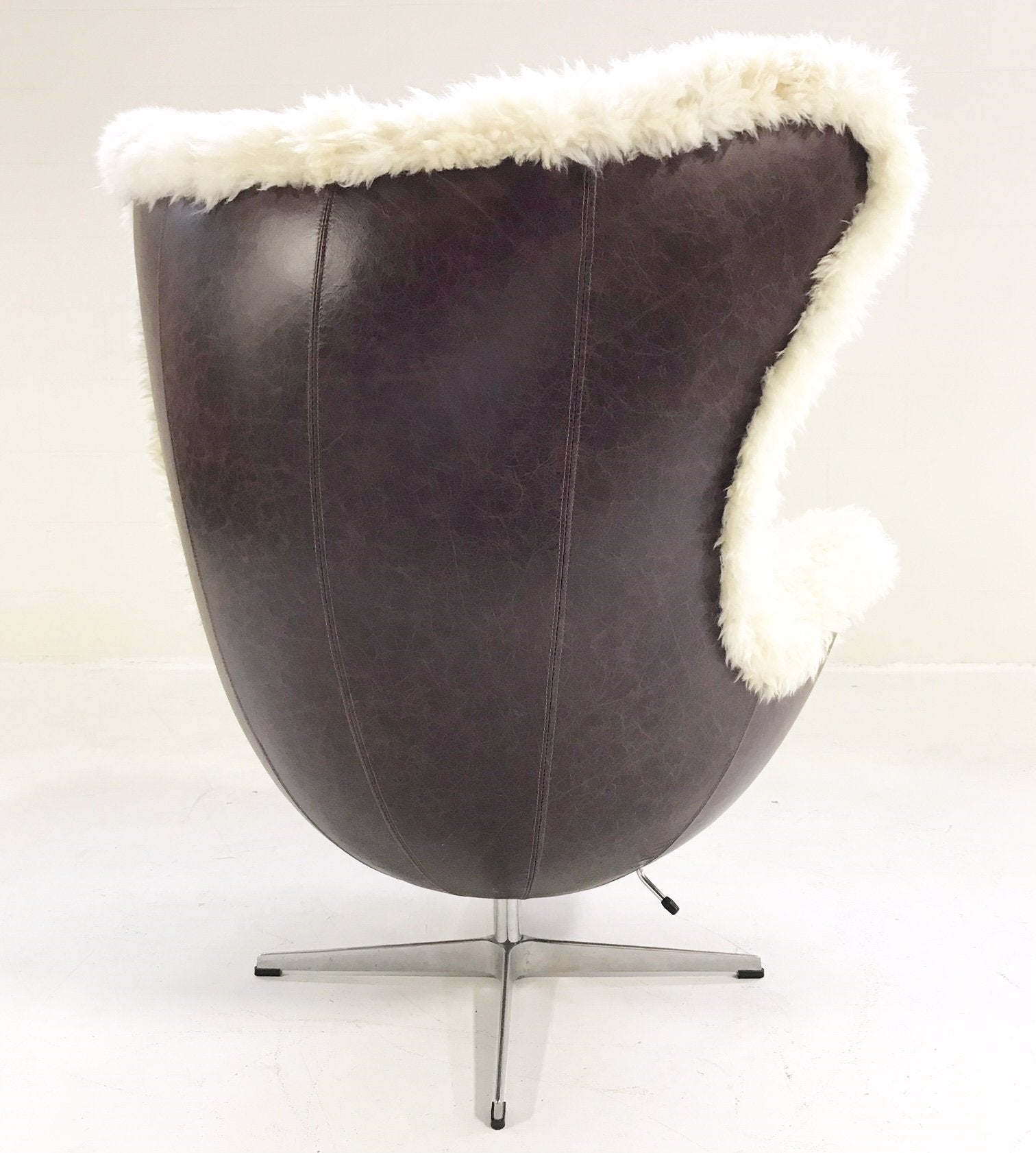 Arne Jacobsen for Fritz Hansen Egg Chair Restored and Reupholstered in Brazilian Sheepskin and Leather