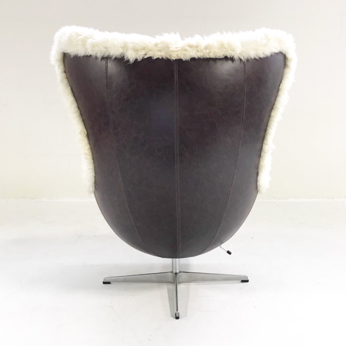 Arne Jacobsen for Fritz Hansen Egg Chair Restored and Reupholstered in Brazilian Sheepskin and Leather