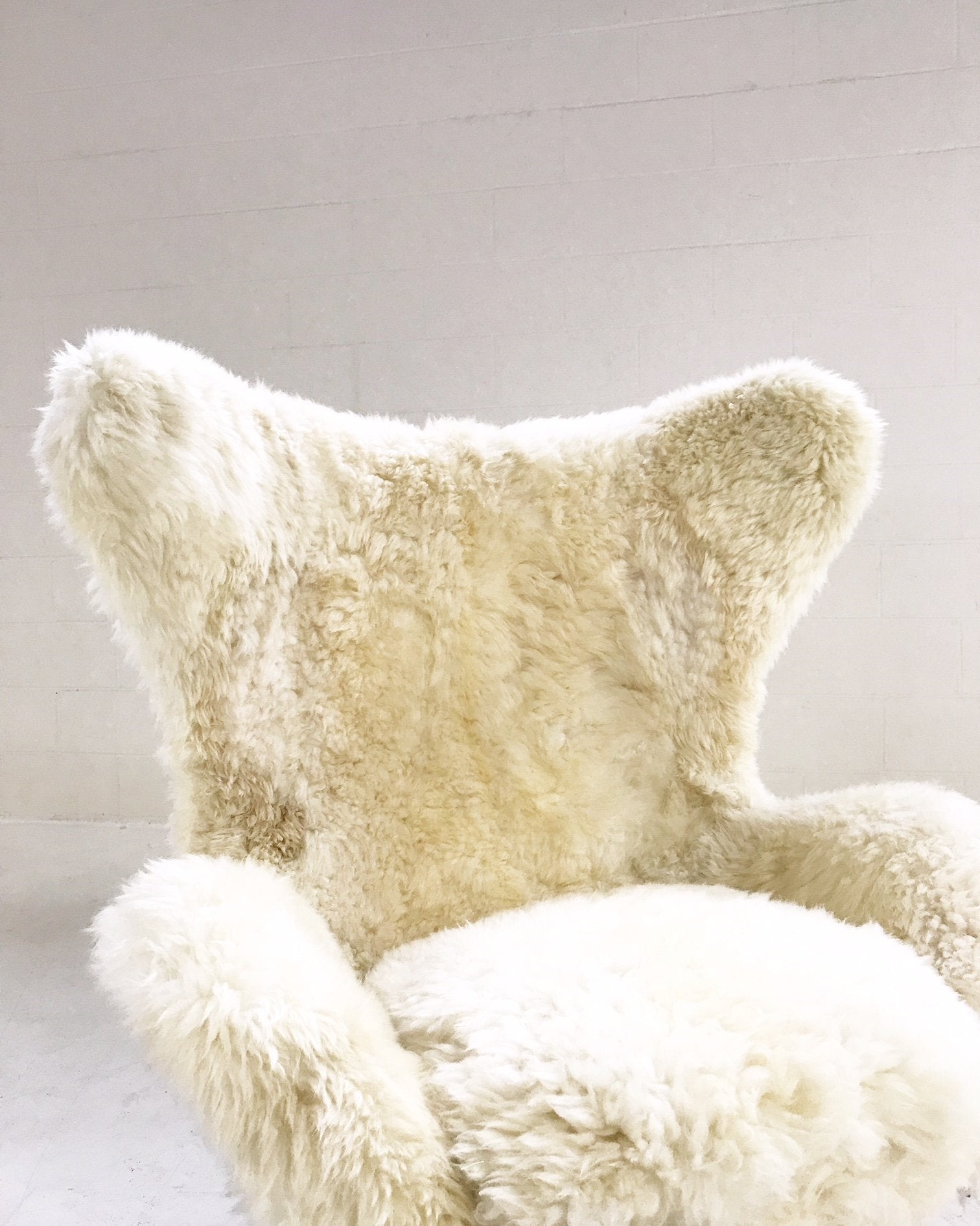 Arne Jacobsen for Fritz Hansen Egg Chair Restored and Reupholstered in Brazilian Sheepskin and Leather