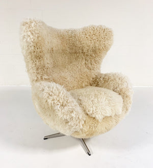 Arne Jacobsen for Fritz Hansen Egg Chair and Ottoman in California Sheepskin