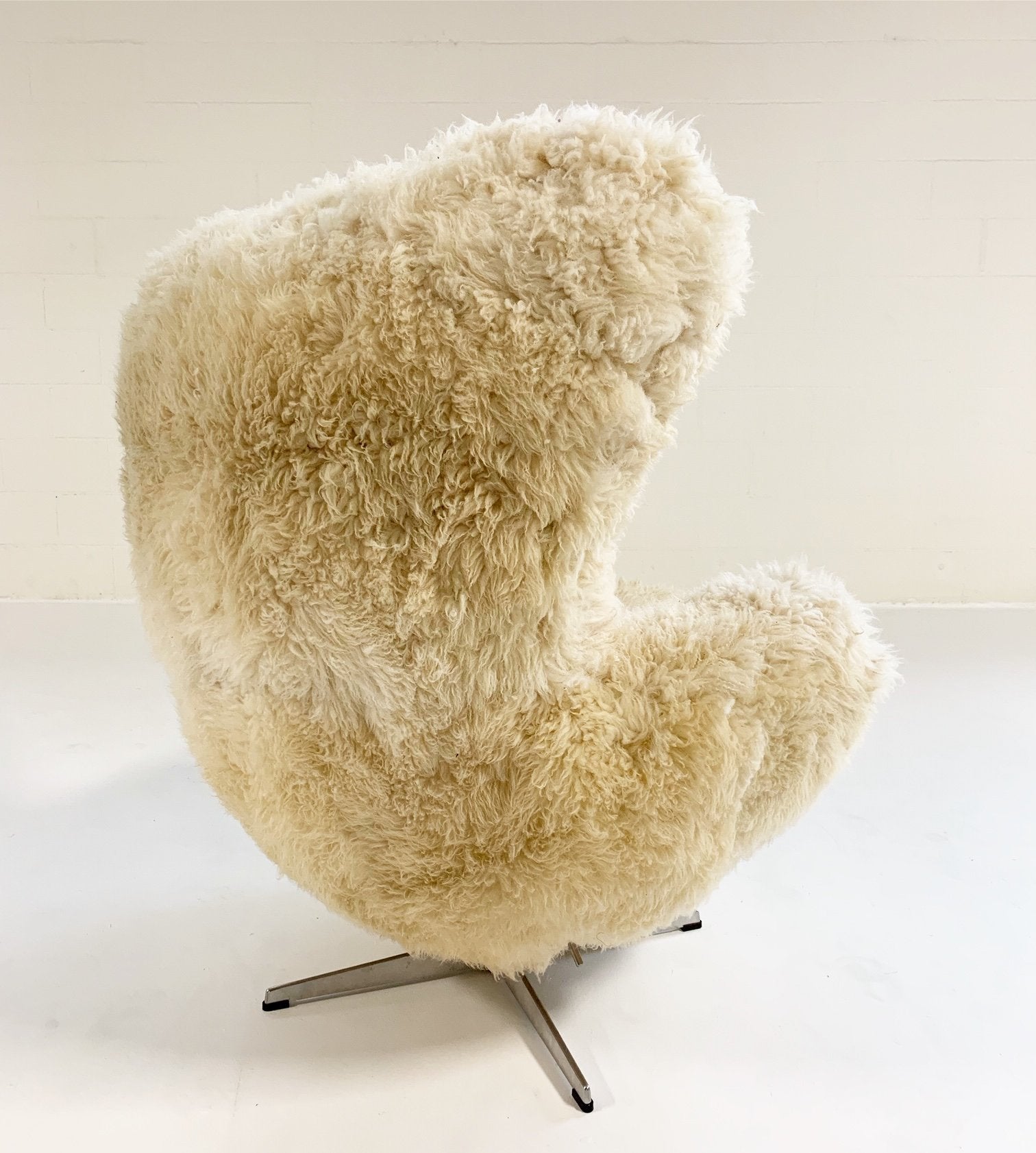 Arne Jacobsen for Fritz Hansen Egg Chair and Ottoman in California Sheepskin