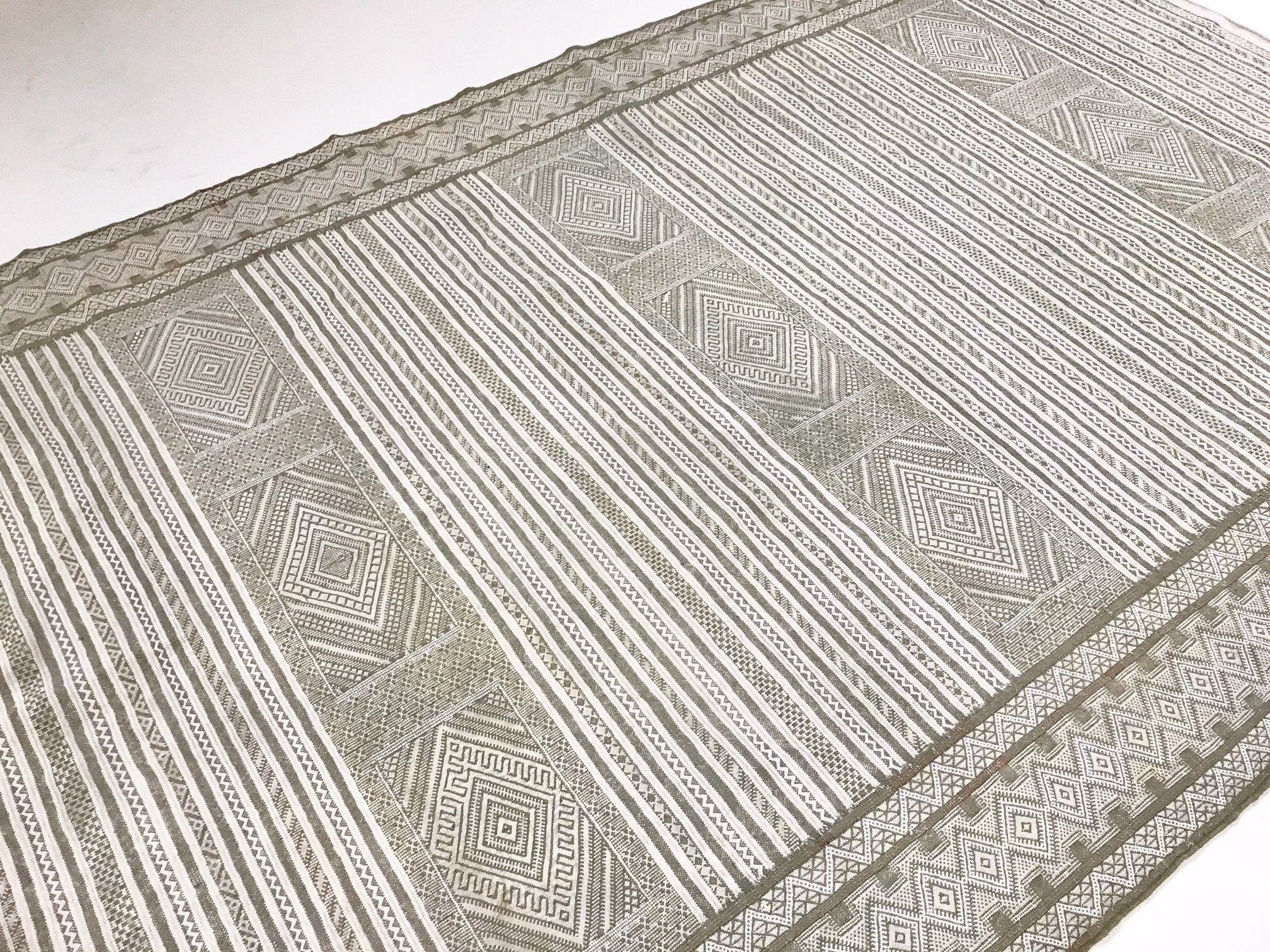 Handmade Kilim Rug from Morocco - 9.5 x 6.5 ft