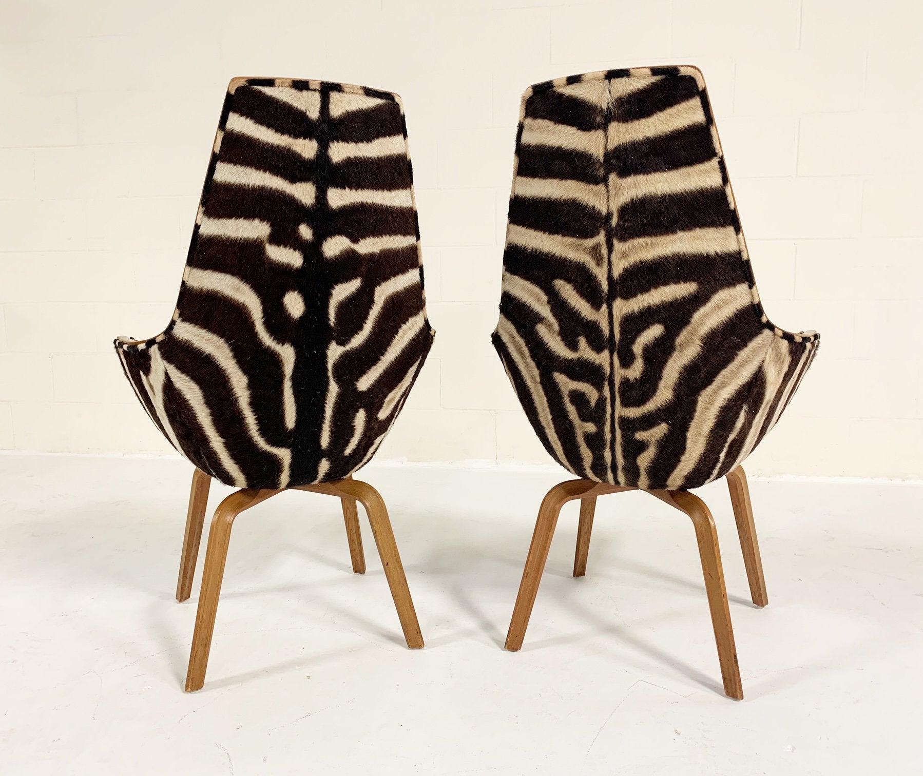 Rare Arne Jacobsen for Fritz Hansen Giraffe Chairs in Zebra Hide