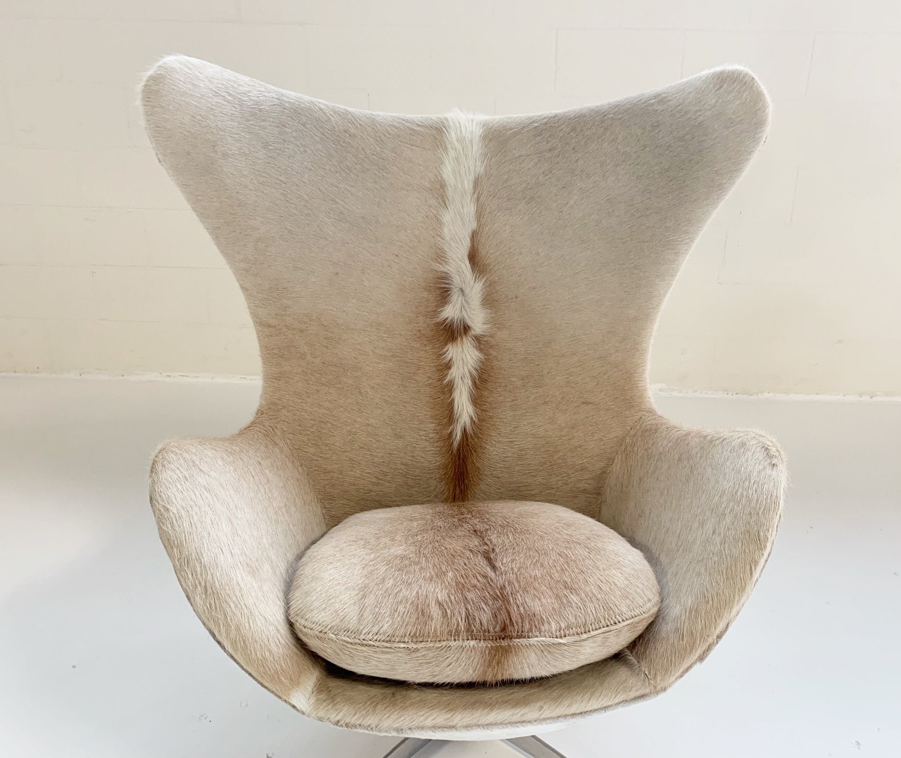 Arne Jacobsen for Fritz Hansen Egg Chair in Brazilian Cowhide