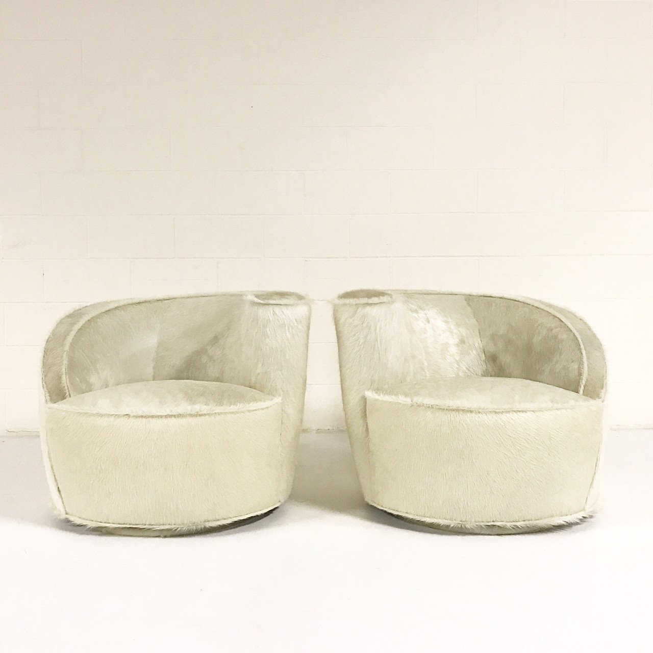 Pair of Vladimir Kagan Nautilus Chairs in Ivory Brazilian Cowhide
