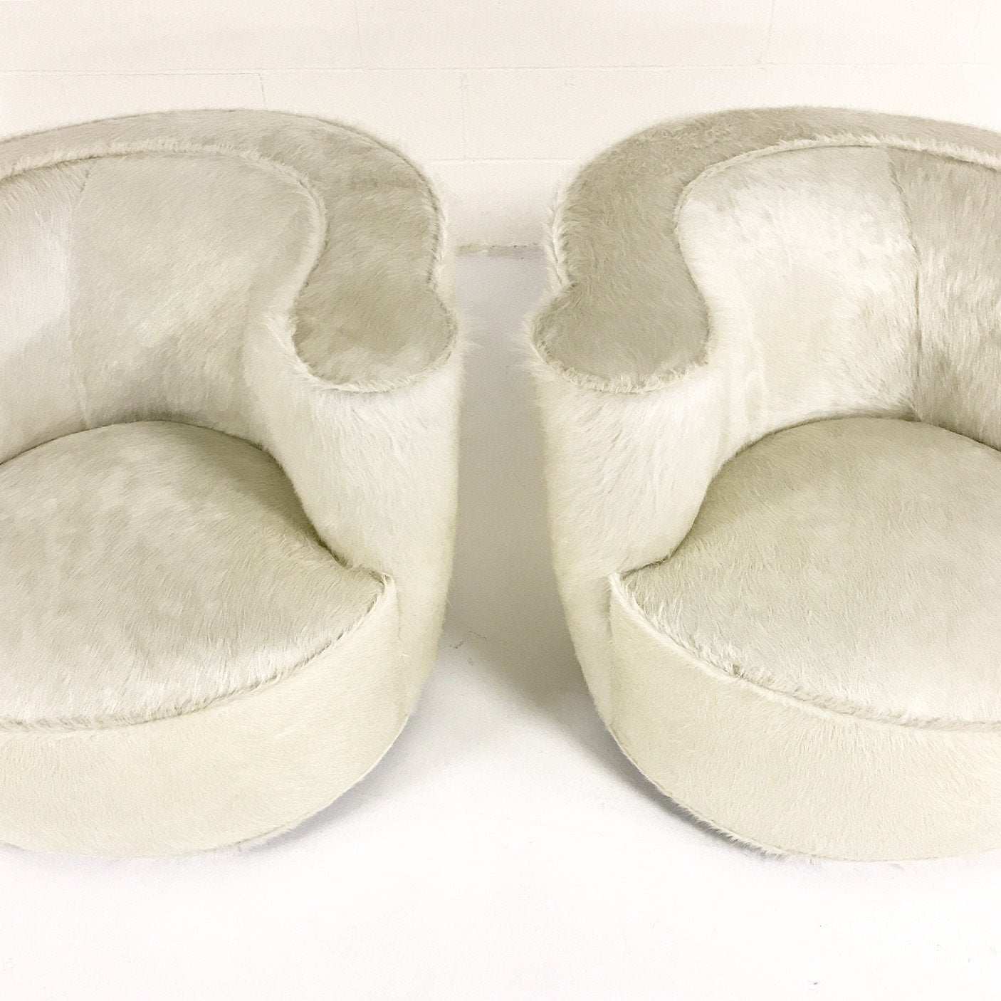Pair of Vladimir Kagan Nautilus Chairs in Ivory Brazilian Cowhide