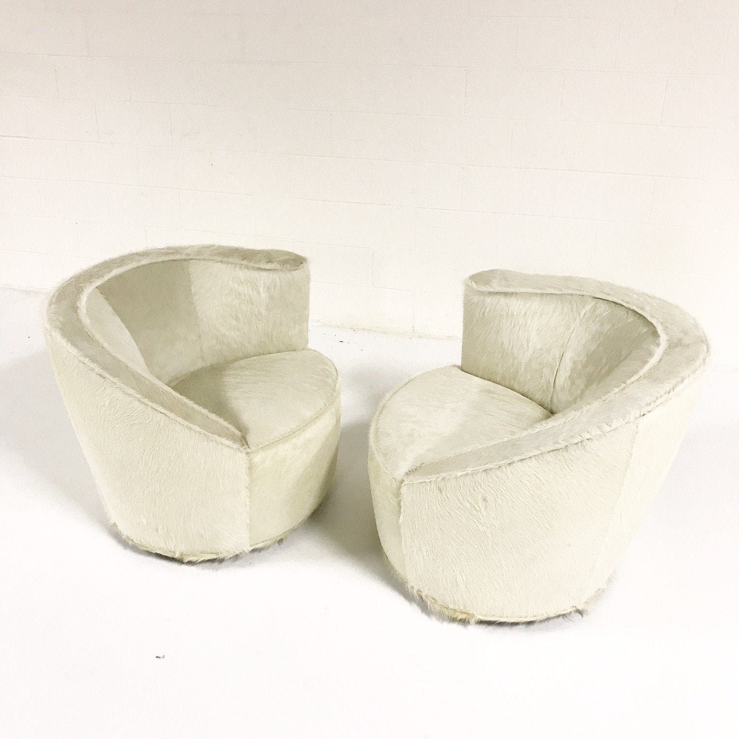 Pair of Vladimir Kagan Nautilus Chairs in Ivory Brazilian Cowhide
