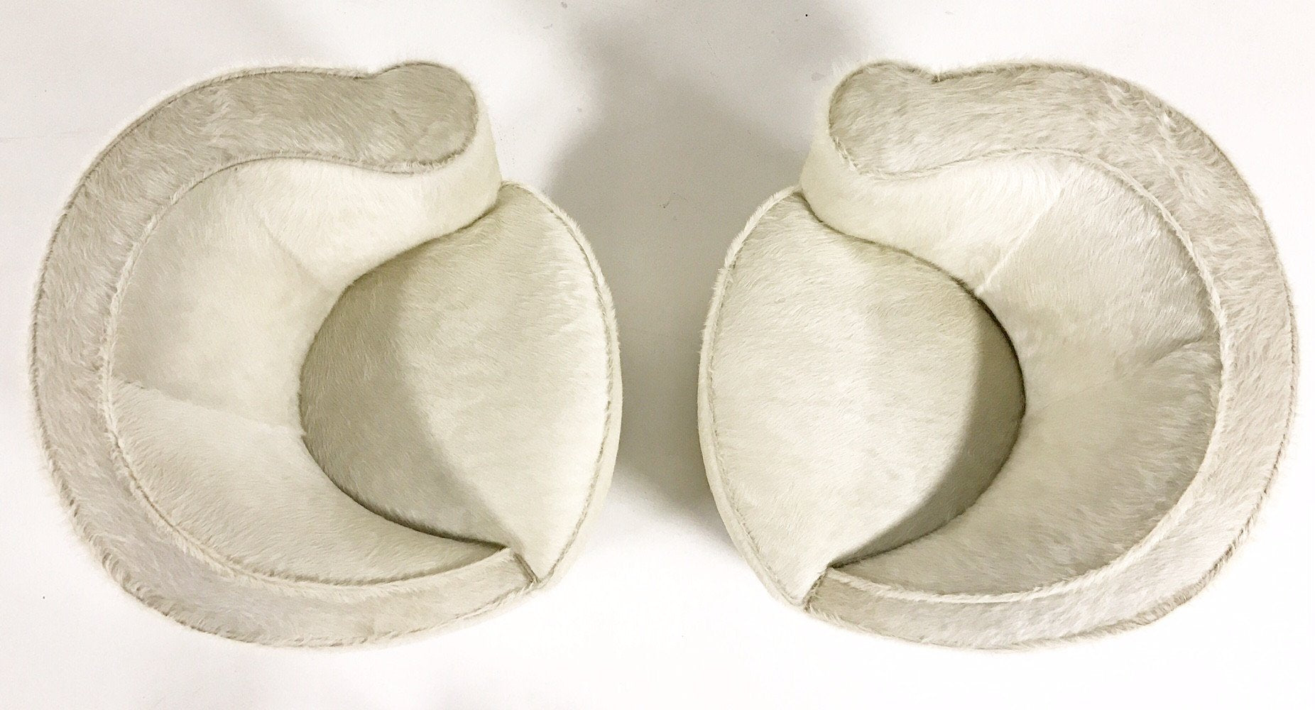 Pair of Vladimir Kagan Nautilus Chairs in Ivory Brazilian Cowhide