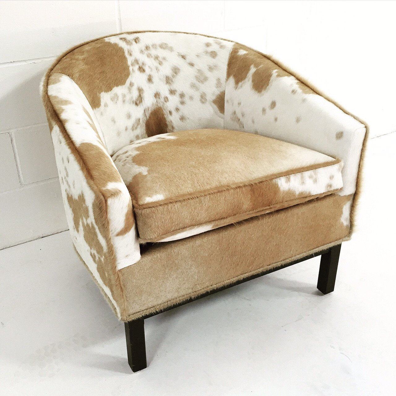 DUNBAR CLUB CHAIR in Brazilian Cowhide