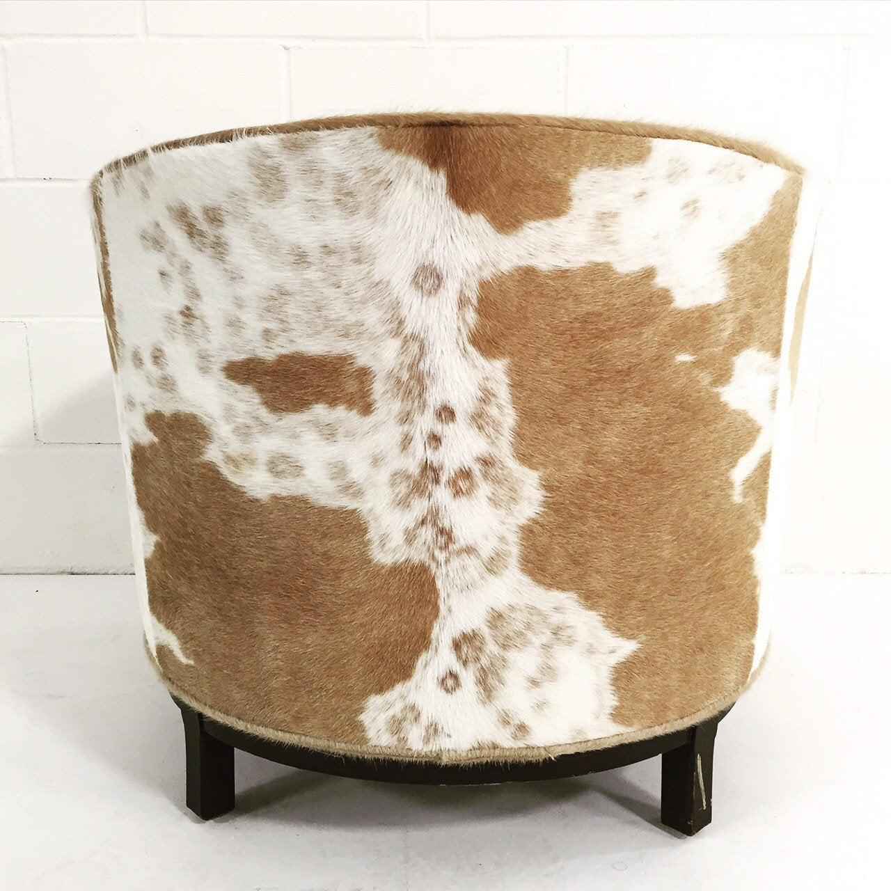 DUNBAR CLUB CHAIR in Brazilian Cowhide