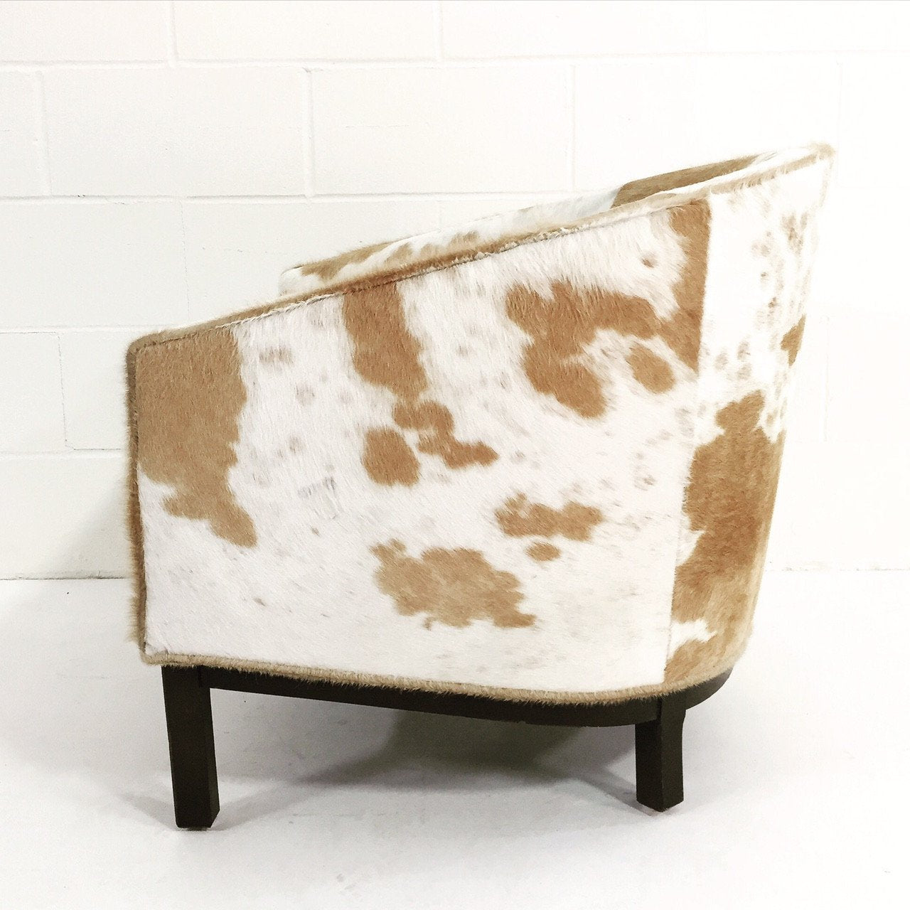 DUNBAR CLUB CHAIR in Brazilian Cowhide