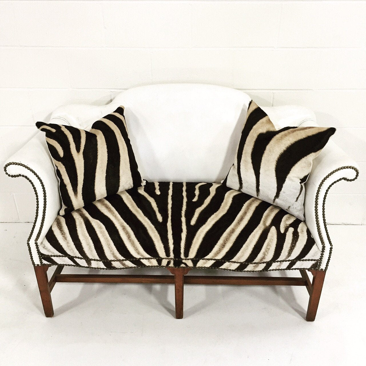 VINTAGE WHITE LEATHER LOVESEAT