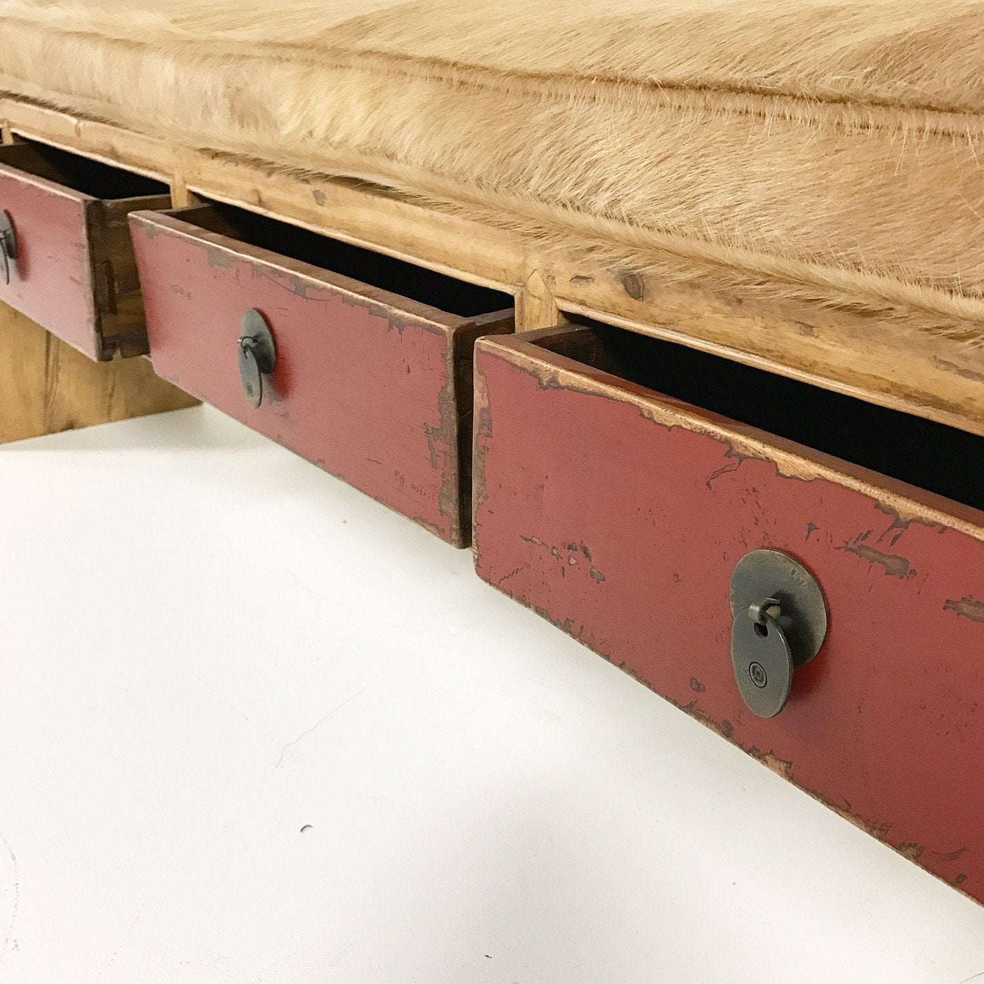 5-Drawer Bench with Palomino Cowhide Cushion