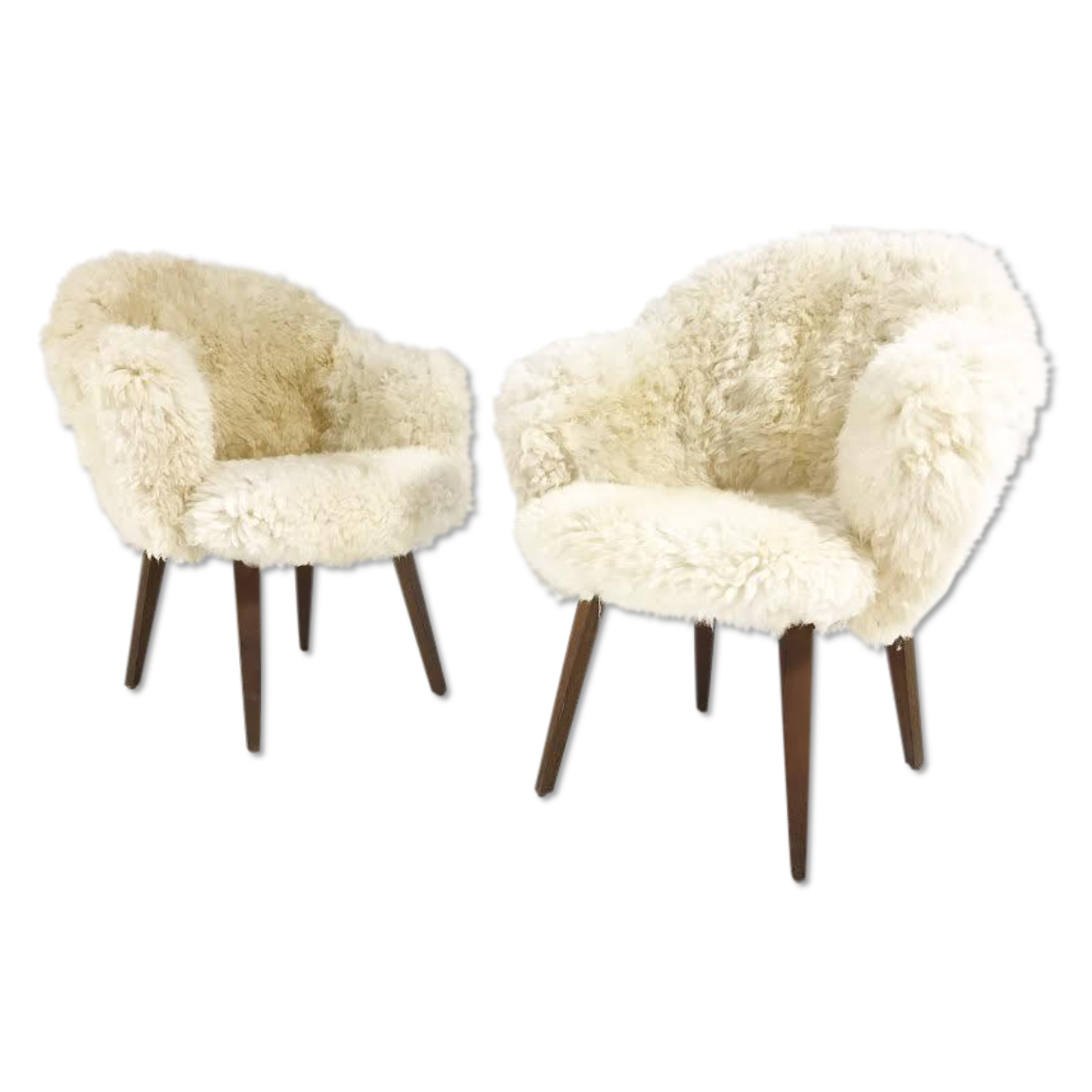 Pair of Eero Saarinen Executive Armchairs for Knoll with Walnut Legs Reupholstered in Brazilian Sheepskin